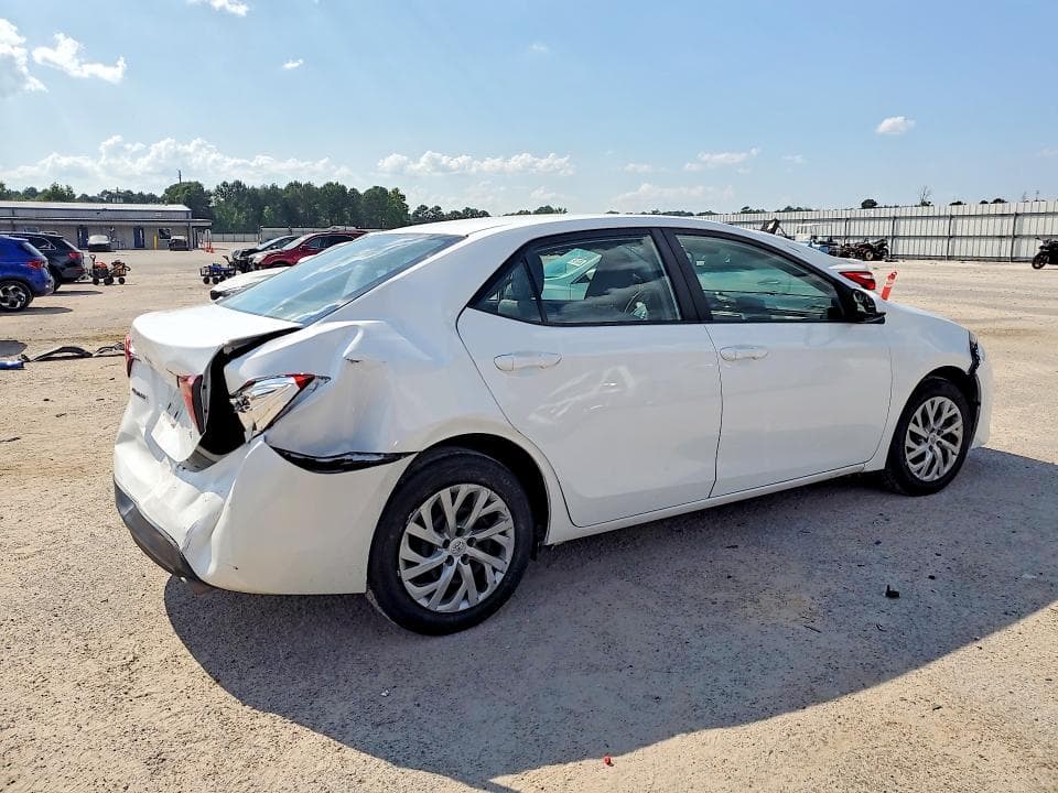 2017 TOYOTA COROLLA LE 3