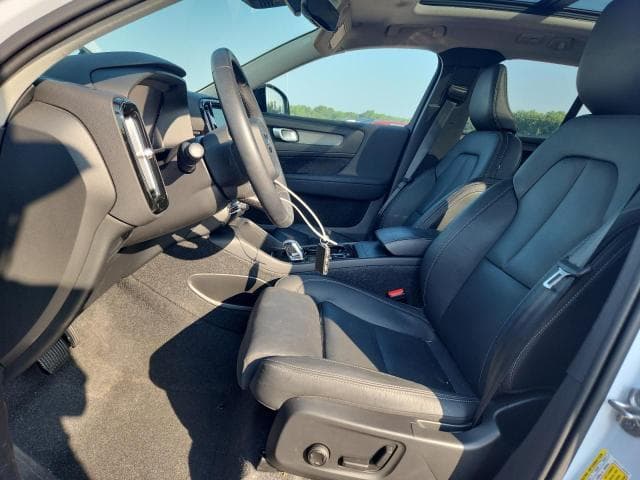 2024 VOLVO XC40 PLUS 7