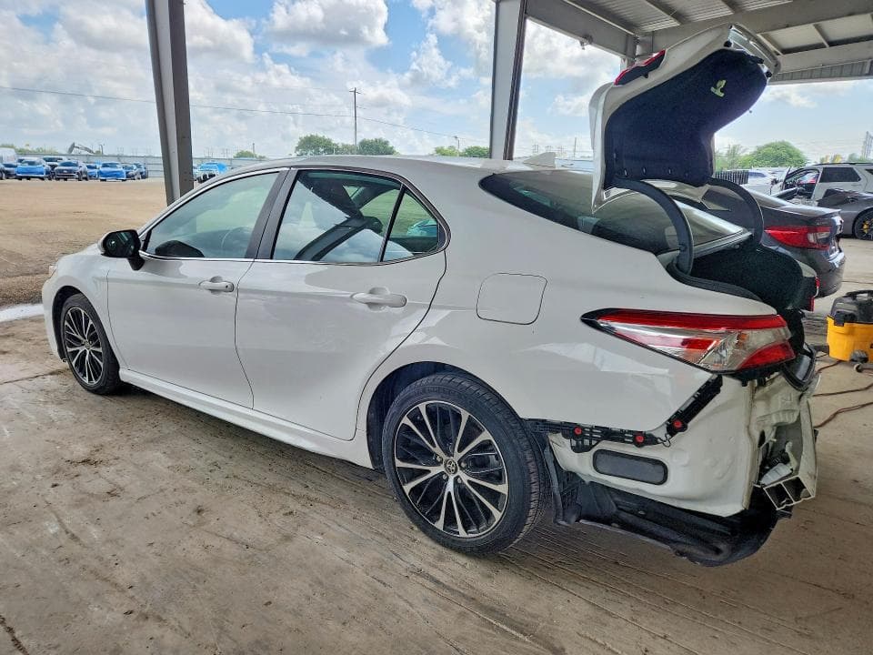2020 TOYOTA CAMRY SE 2