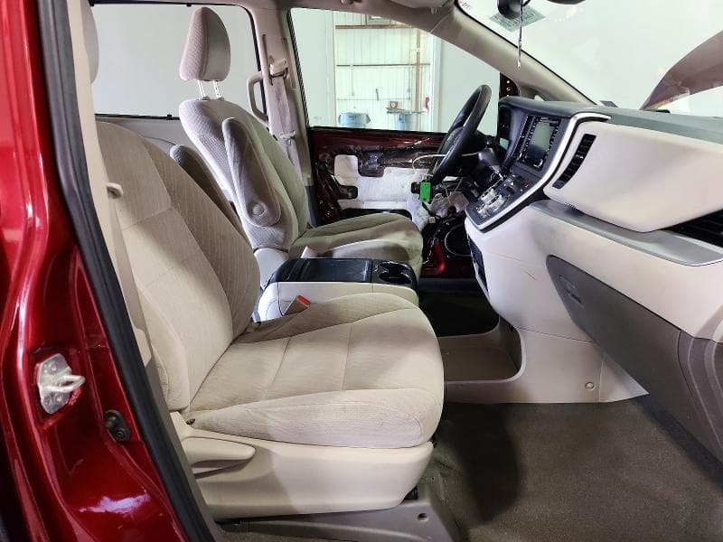 2020 TOYOTA SIENNA LE 7
