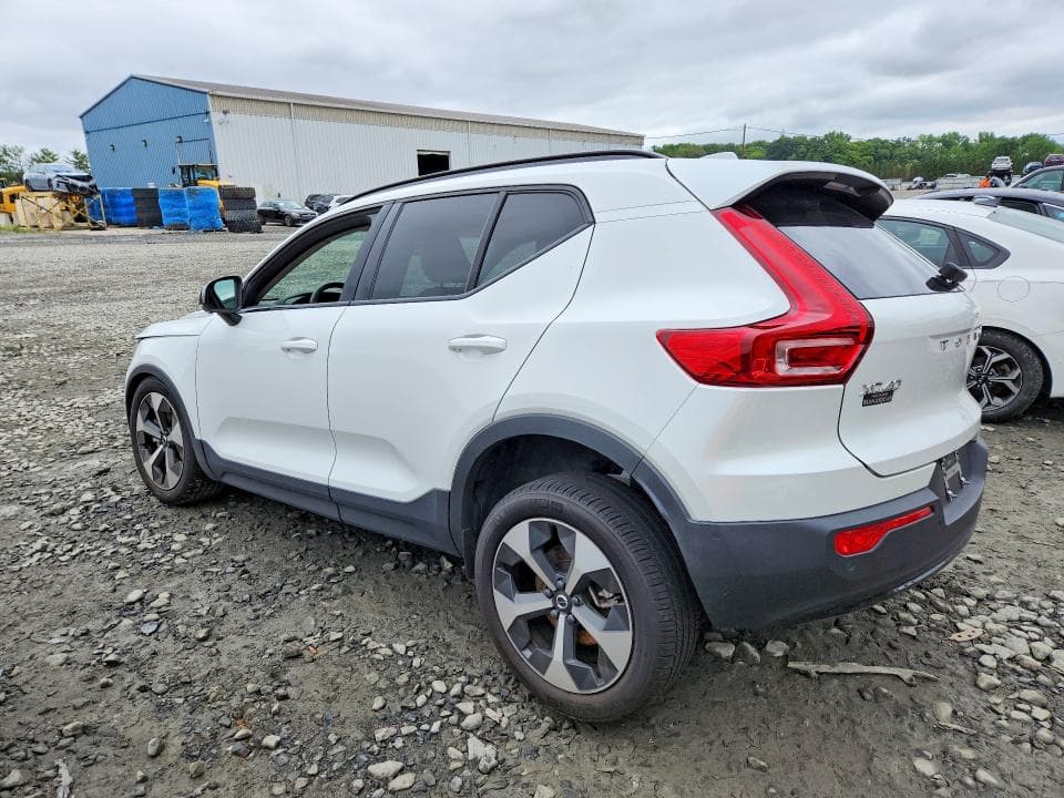 2025 VOLVO XC40 PLUS 2