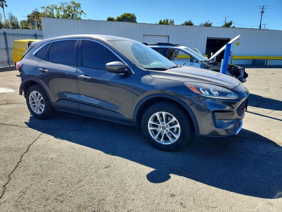 2020 FORD ESCAPE SE 4