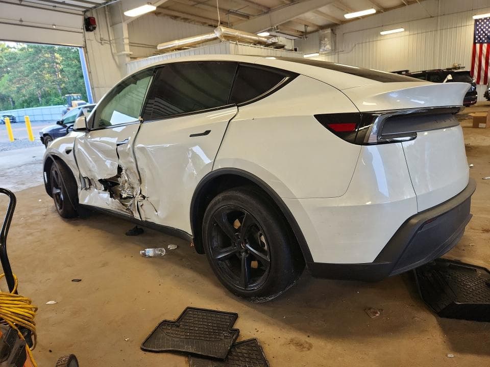 2026 TESLA MODEL Y 2