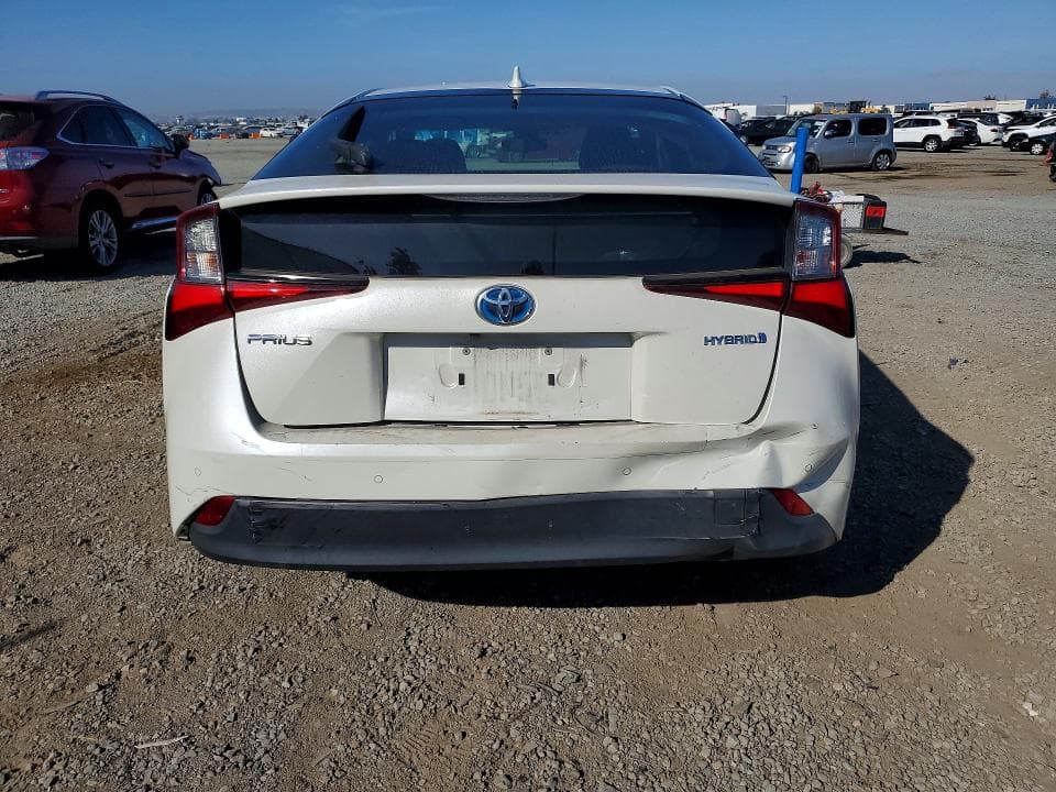 2019 TOYOTA PRIUS LE 6