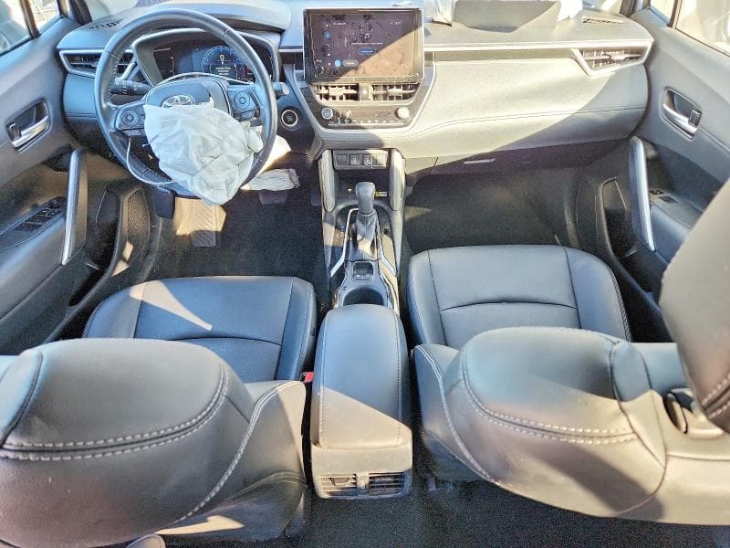 2023 TOYOTA COROLLA CROSS XLE 8