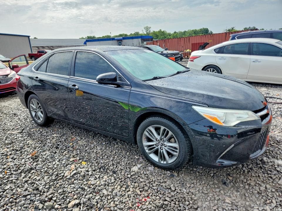 2017 TOYOTA CAMRY SE 4