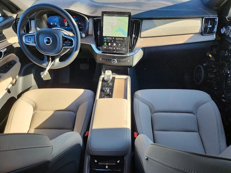 2025 VOLVO XC90 CORE 8