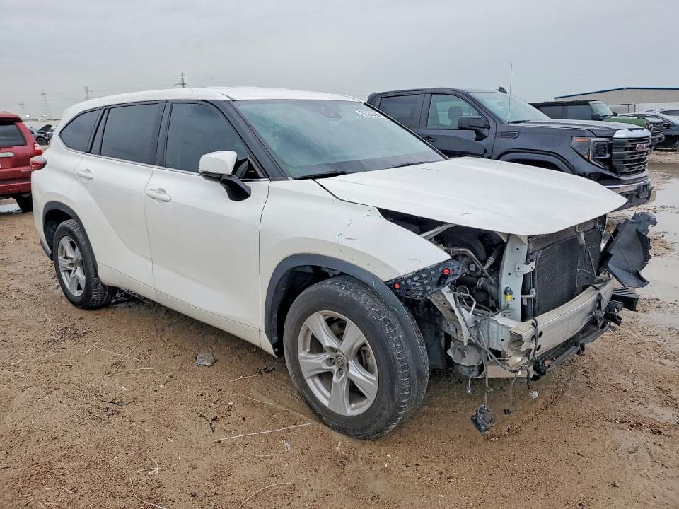 2020 TOYOTA HIGHLANDER LE 4