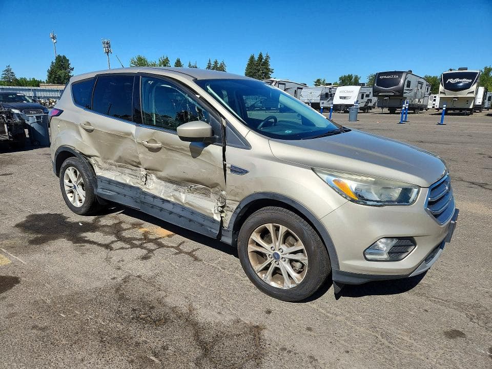 2017 FORD ESCAPE SE 4