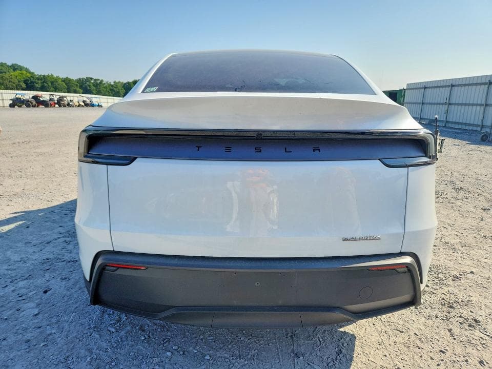 2026 TESLA MODEL Y 6