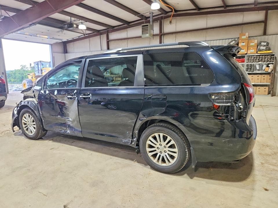 2017 TOYOTA SIENNA XLE 8-PASSENGER 2