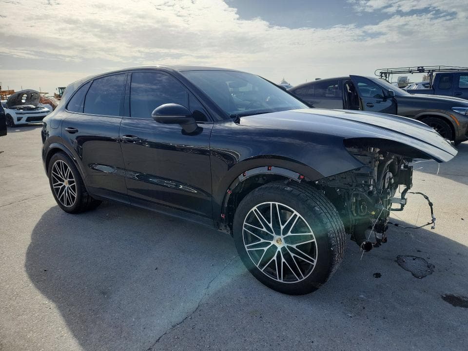 2024 PORSCHE CAYENNE 4