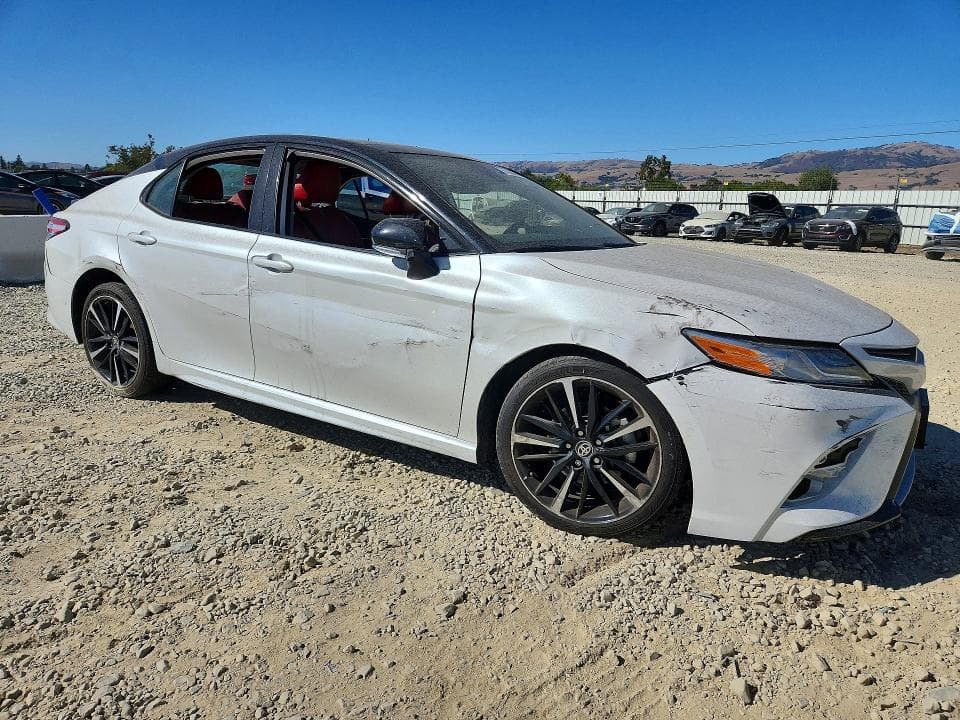 2020 TOYOTA CAMRY XSE 4