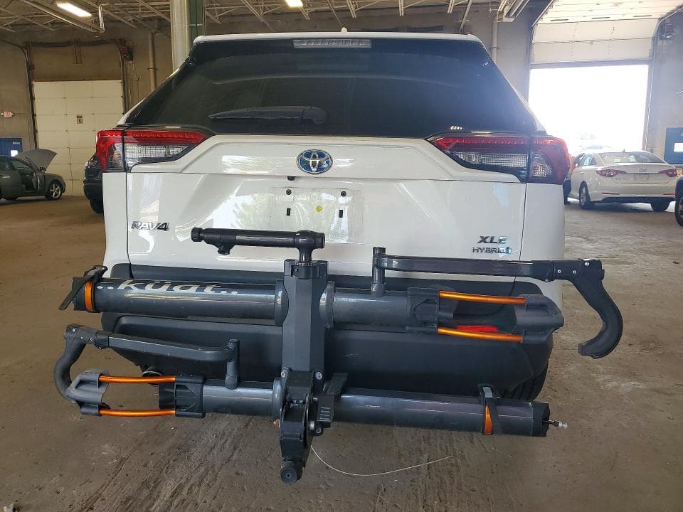 2020 TOYOTA RAV4 HYBRID XLE 6