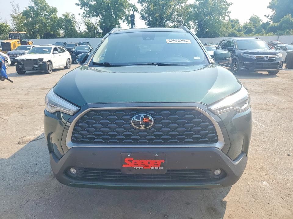 2022 TOYOTA COROLLA CROSS XLE 5