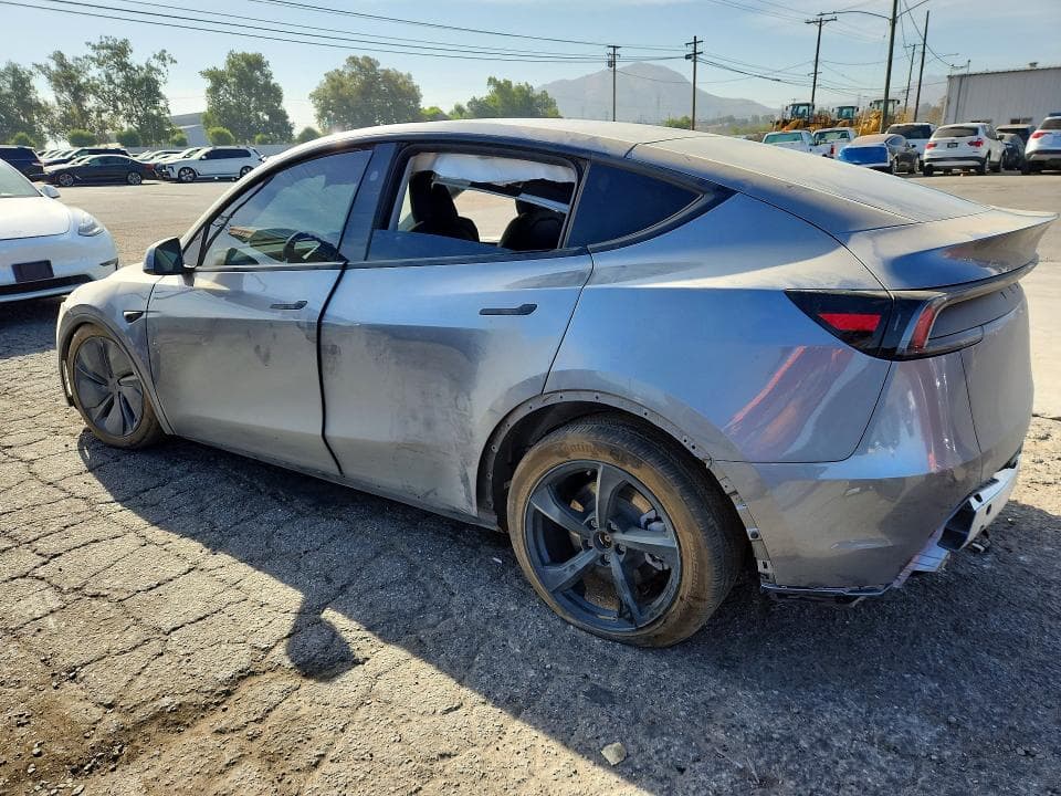 2026 TESLA MODEL Y 2