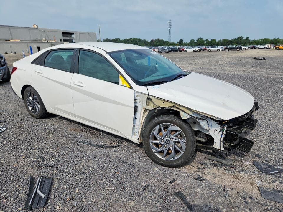 2024 HYUNDAI ELANTRA SEL 4