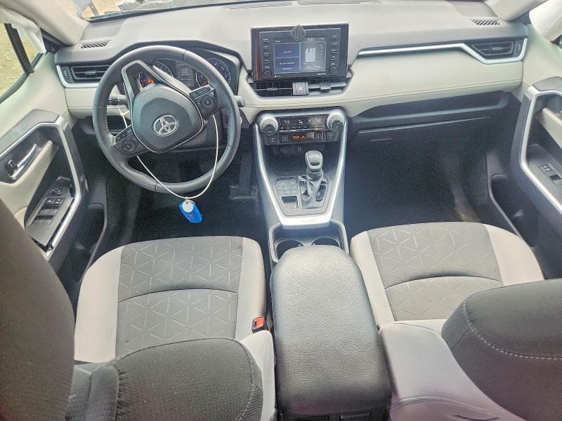 2021 TOYOTA RAV4 XLE 8