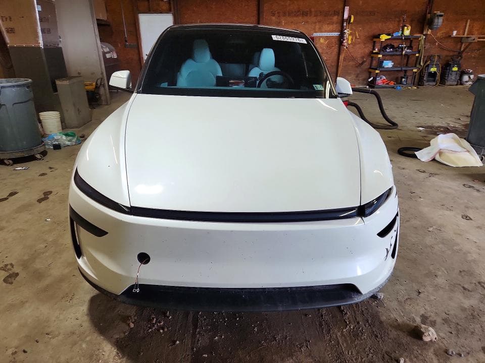 2026 TESLA MODEL Y 5