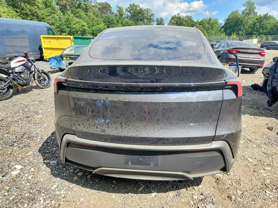 2026 TESLA MODEL Y 6