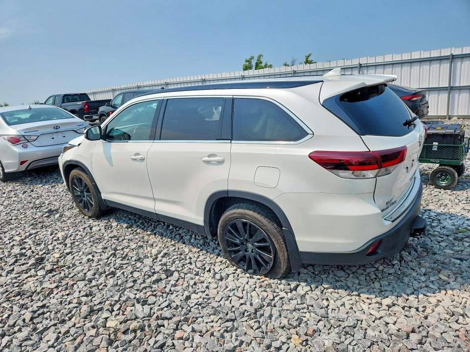 2019 TOYOTA HIGHLANDER SE 2