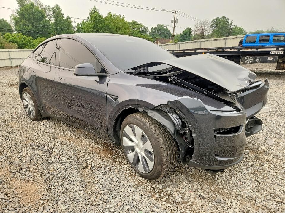 2026 TESLA MODEL Y 4
