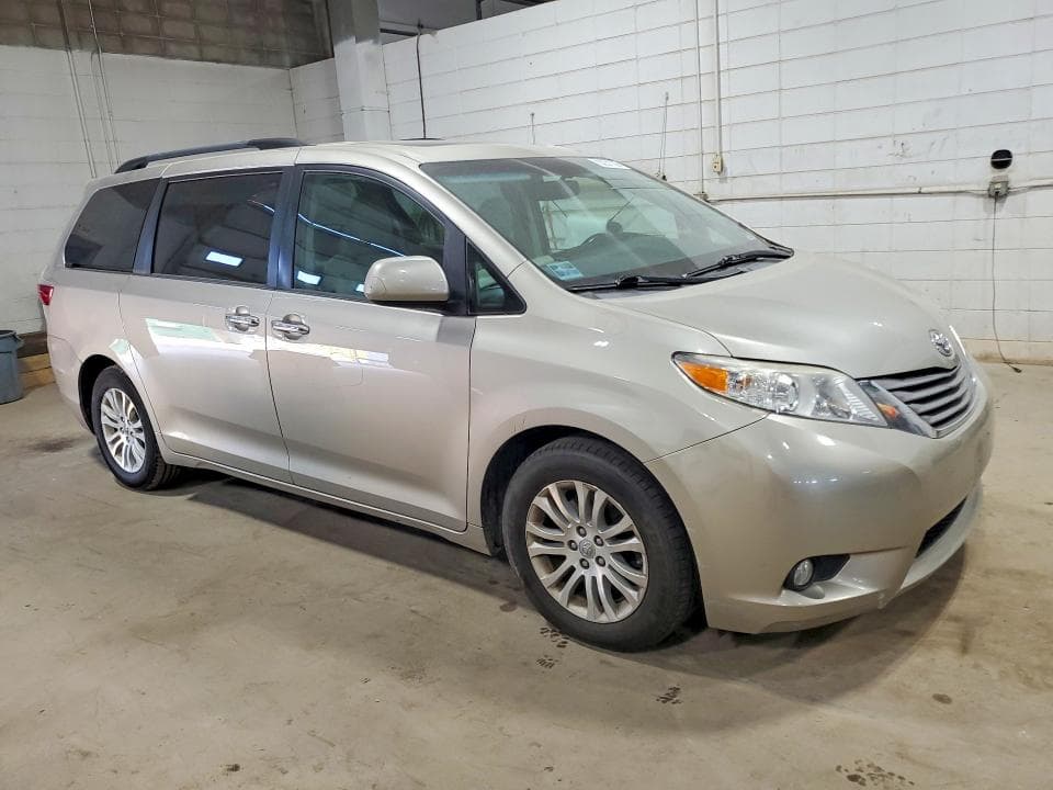 2017 TOYOTA SIENNA XLE 8-PASSENGER 4