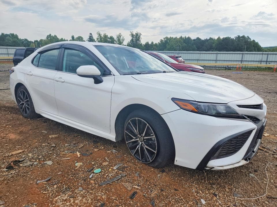 2021 TOYOTA CAMRY SE 4