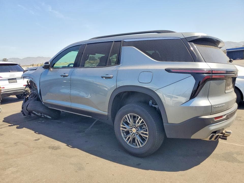 2025 CHEVROLET TRAVERSE LT 2