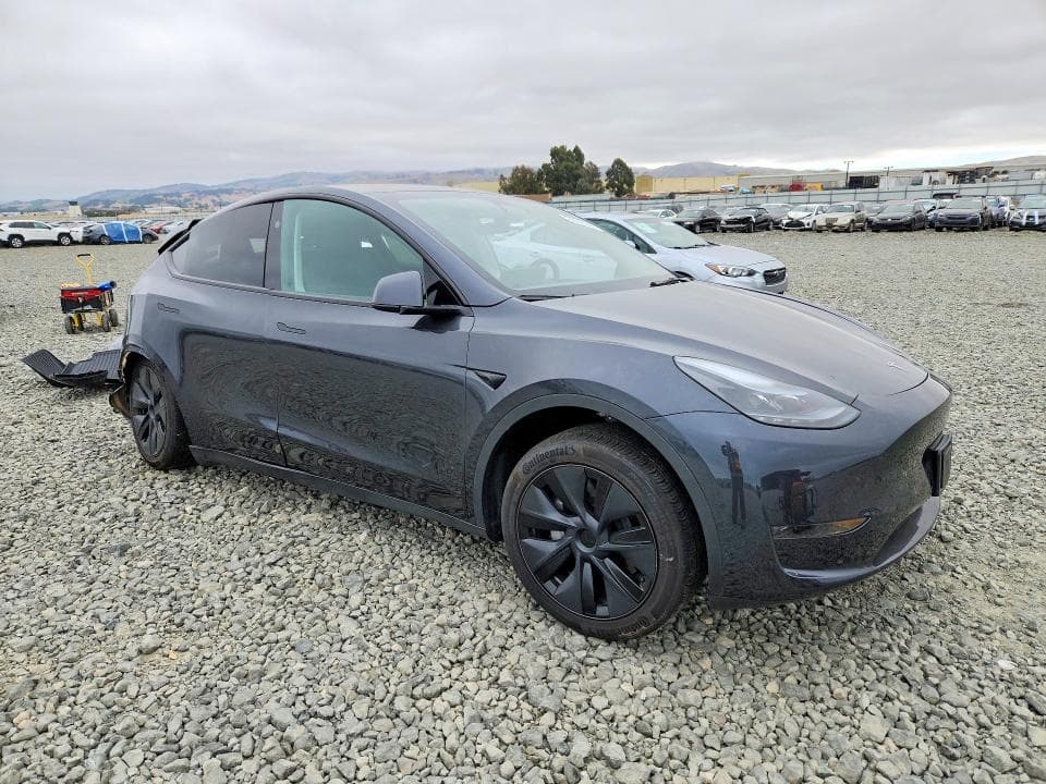 2025 TESLA MODEL Y 4