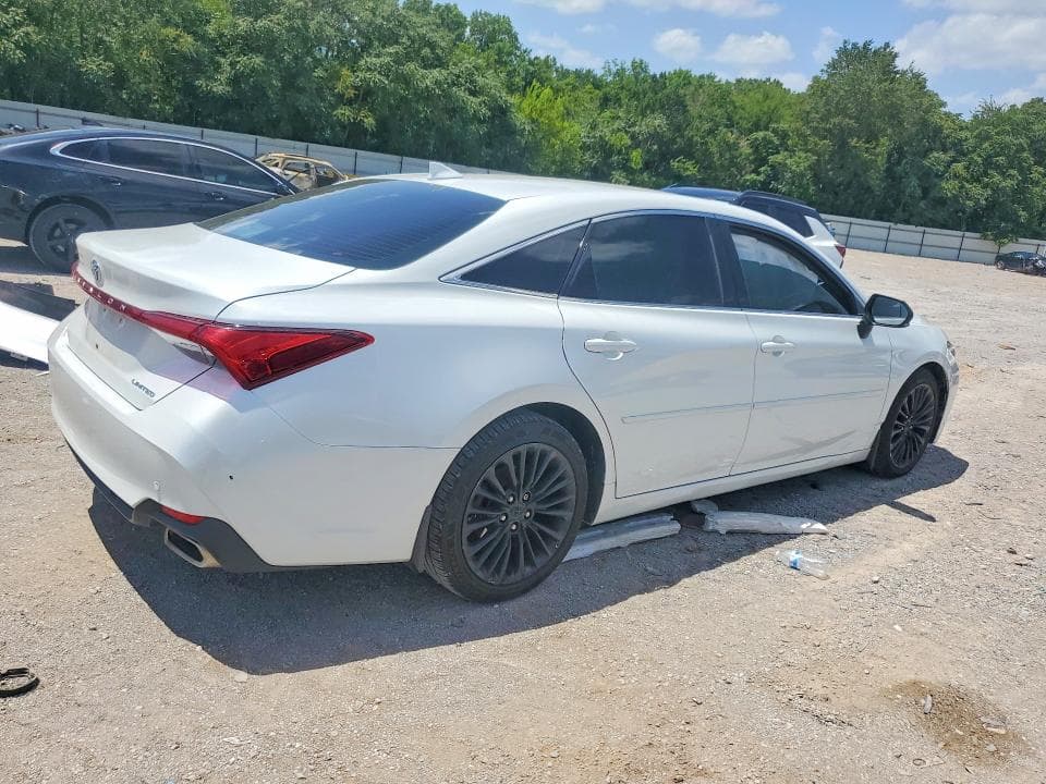 2019 TOYOTA AVALON LIMITED 3