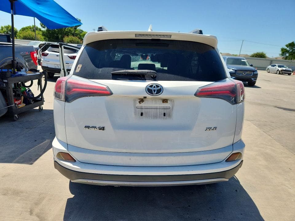 2017 TOYOTA RAV4 XLE 6
