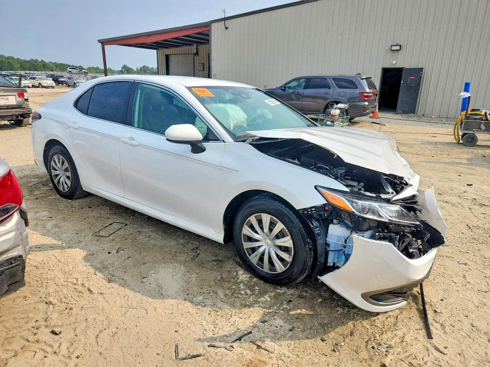 2022 TOYOTA CAMRY LE 4