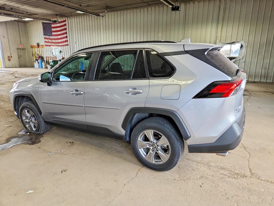 2024 TOYOTA RAV4 XLE 2