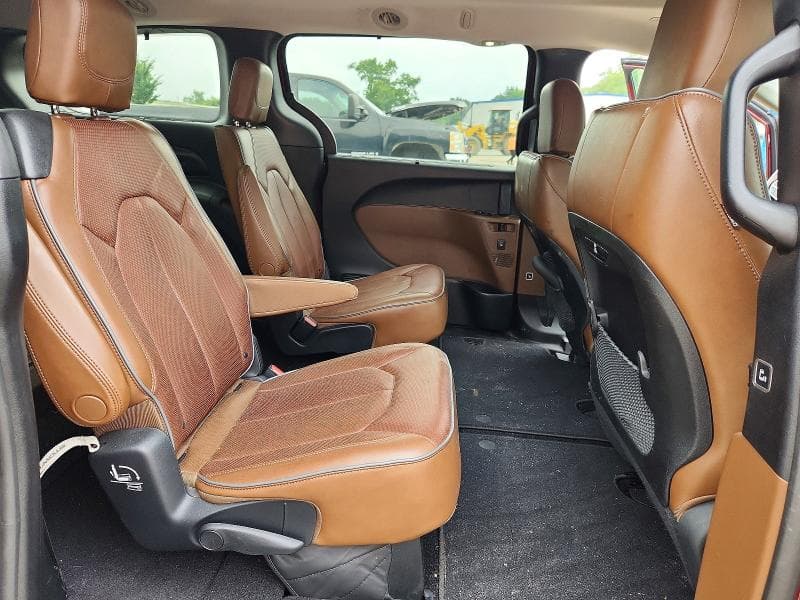 2017 CHRYSLER PACIFICA LIMITED 11