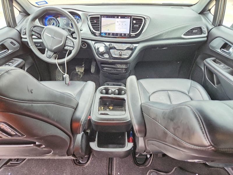 2023 CHRYSLER PACIFICA TOURING L 8