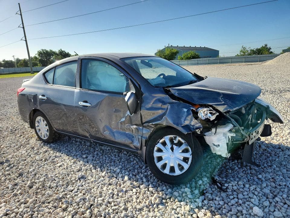 2017 NISSAN VERSA 1.6 SV 4