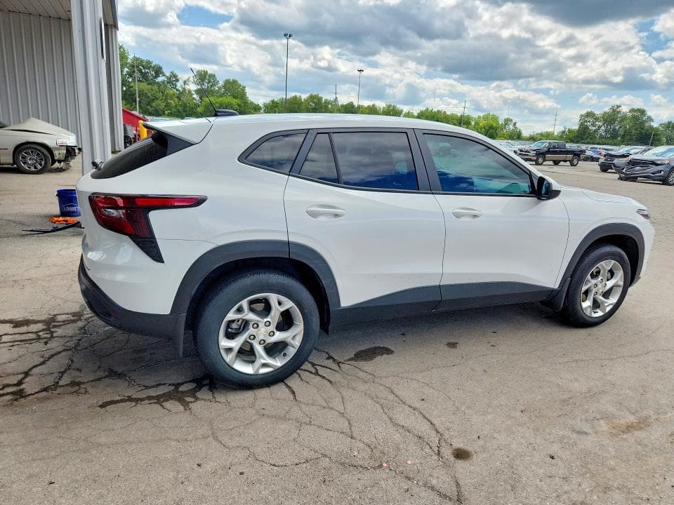 2024 CHEVROLET TRAX LS 3