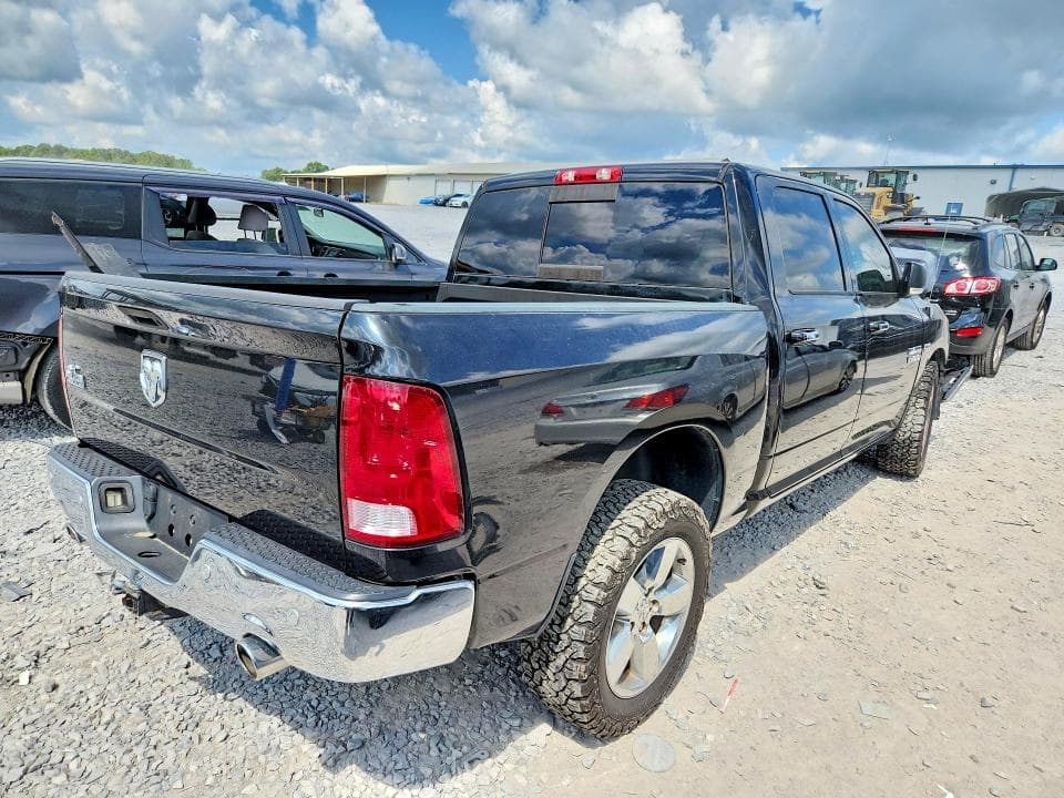 2017 RAM 1500 SLT 3