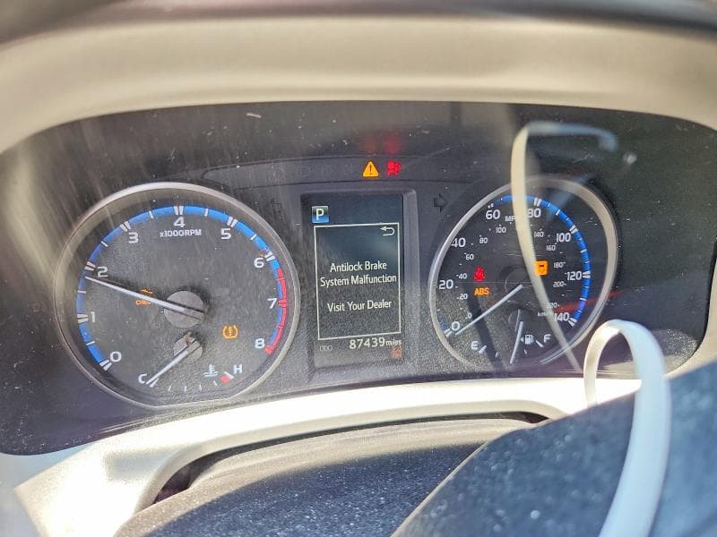 2018 TOYOTA RAV4 LE 9
