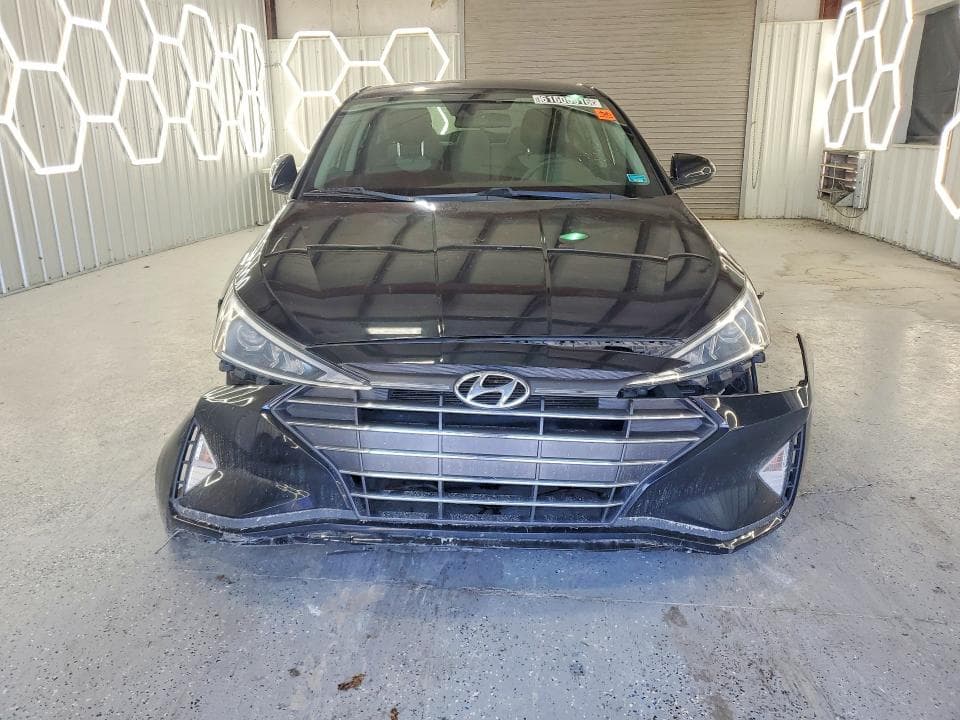 2020 HYUNDAI ELANTRA SE 5