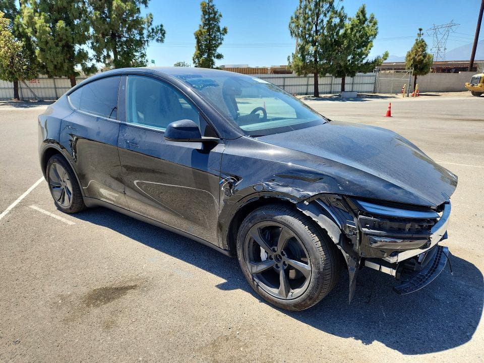 2026 TESLA MODEL Y 4