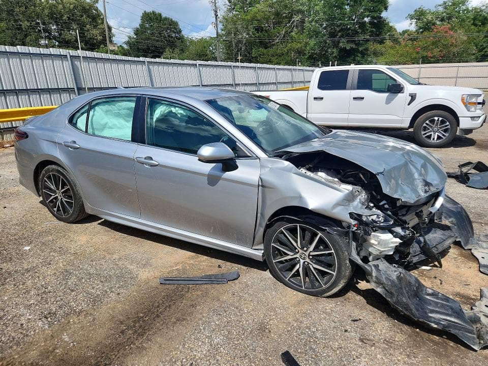 2021 TOYOTA CAMRY SE 4