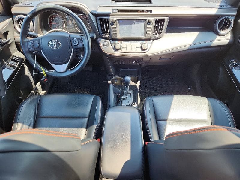 2017 TOYOTA RAV4 SE 8