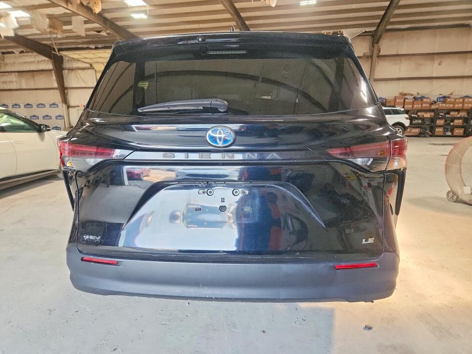 2025 TOYOTA SIENNA LE 6