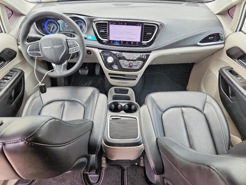 2023 CHRYSLER PACIFICA TOURING L 8