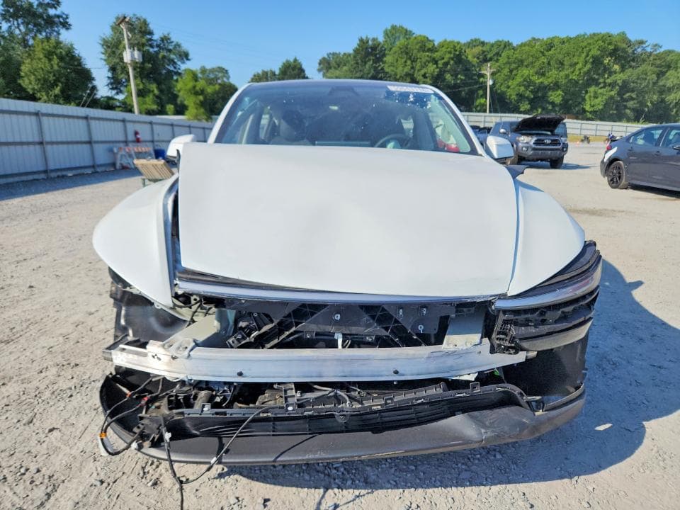 2026 TESLA MODEL Y 5