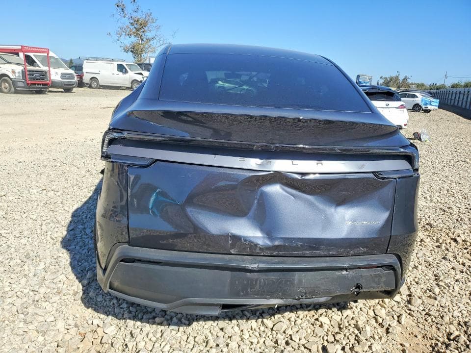 2026 TESLA MODEL Y 6