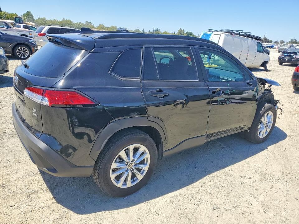 2022 TOYOTA COROLLA CROSS LE 3