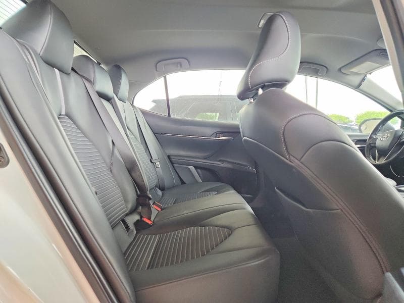 2020 TOYOTA CAMRY SE 10